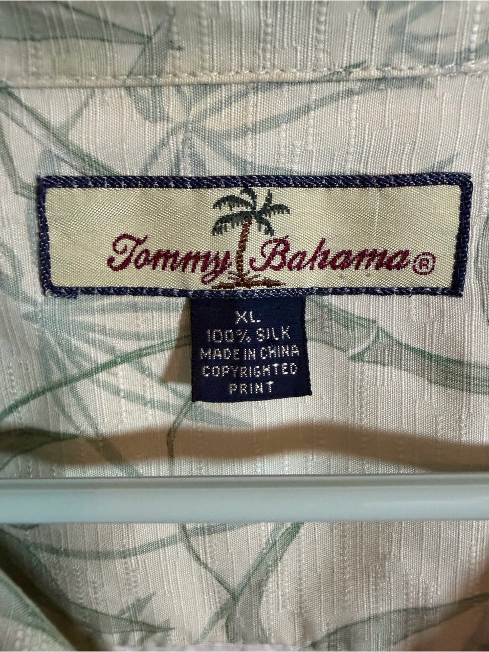 Tommy Bahama 100% silk green botanical Hawaiian print XL - Picture 3 of 3